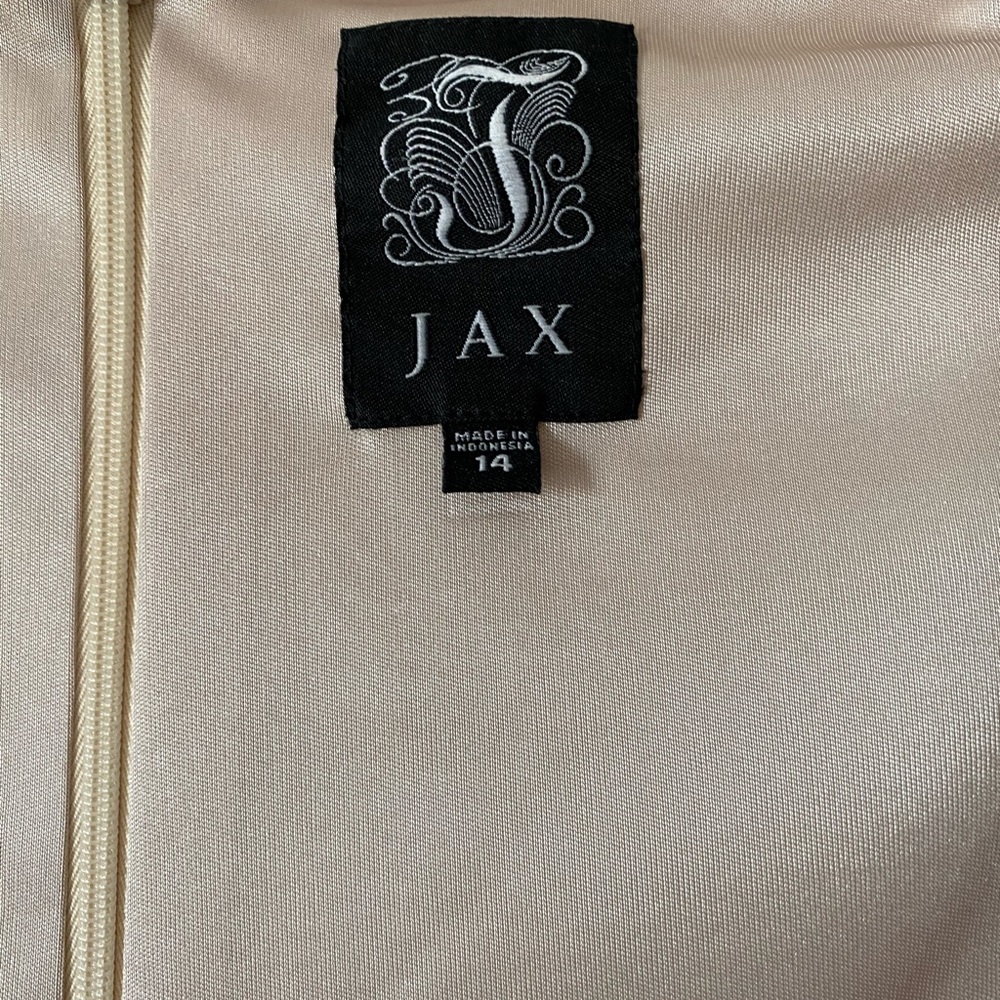 Max Dress - Picture 4 of 5